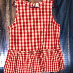 Red&white checkered sleeveless shirt!🥂